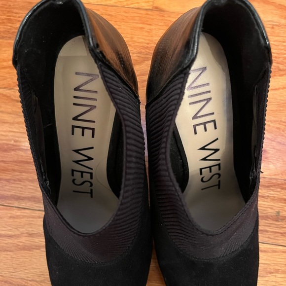 Nine West black suede/leather bootie Size 8 - Picture 5 of 6